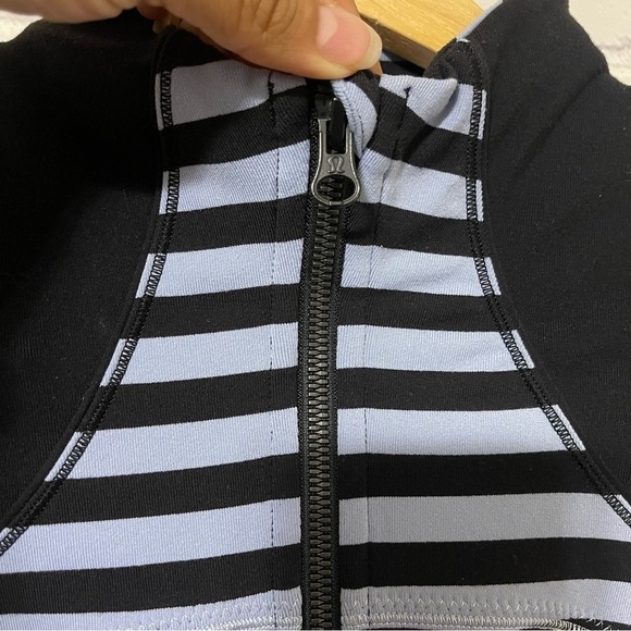 Lululemon Forme Jacket: Sea Stripe Polar Haze Black / Black- Like New condition - Picture 4 of 11